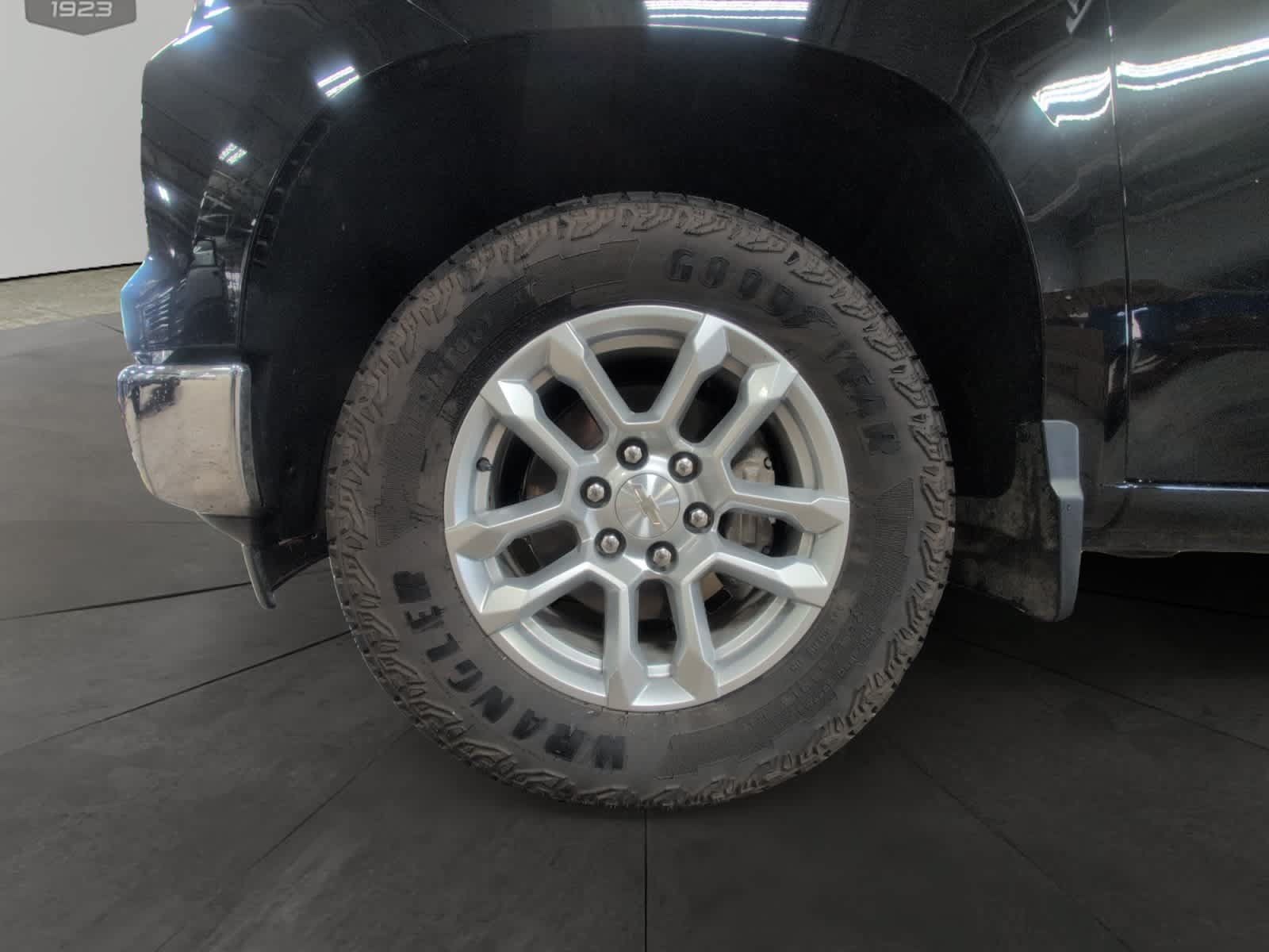 Used 2024 Chevrolet Silverado 1500 LT AWD/4WD image 14