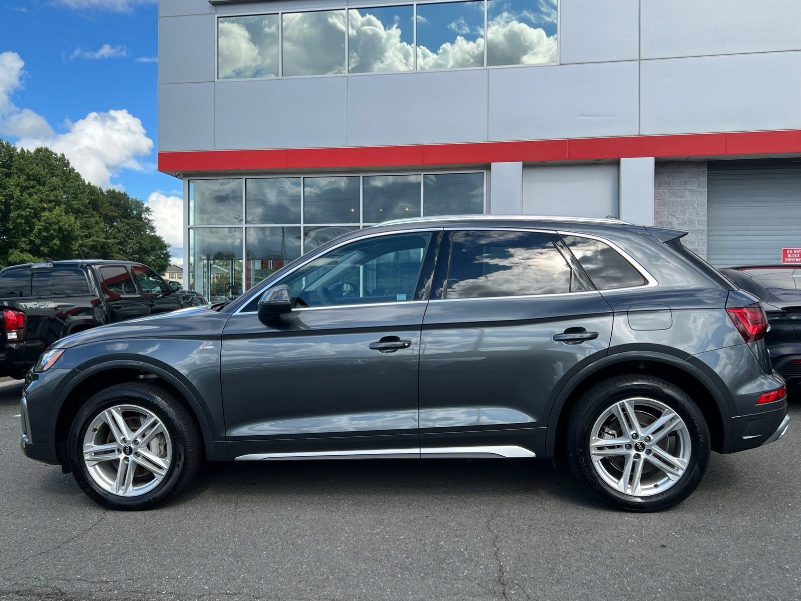 Used 2025 Audi Q5 e Premium Plus w/ Premium Plus Package AWD/4WD image 24