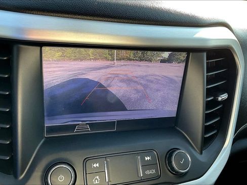 Used 2020 GMC Acadia SLE FWD image 18