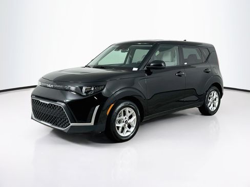 Used 2025 Kia Soul LX w/ LX Technology Package FWD image 3