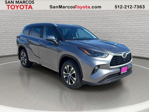 New 2026 Toyota Highlander XLE image 3