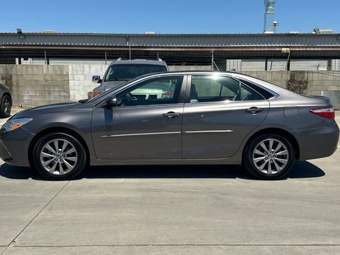 Used 2017 Toyota Camry XLE w/ Moonroof Package FWD image 6