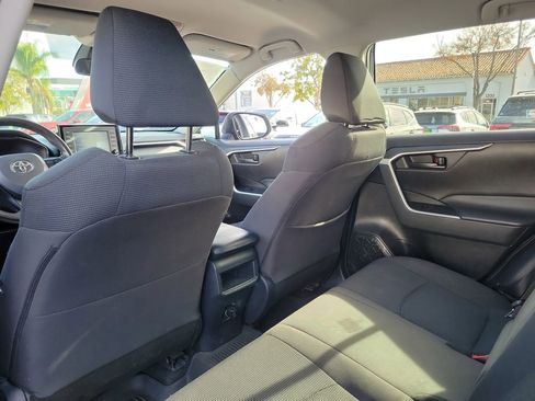 Used 2021 Toyota RAV4 LE image 13