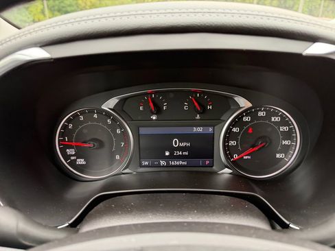 Used 2025 Chevrolet Blazer LT image 13