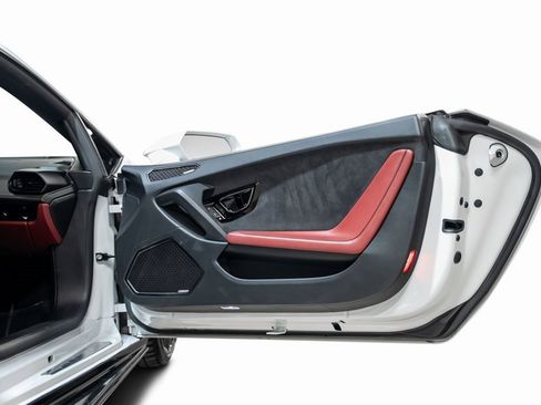 Used 2020 Lamborghini Huracan EVO image 57