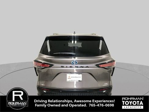 Used 2022 Toyota Sienna XSE w/ XSE Plus Package AWD/4WD image 6