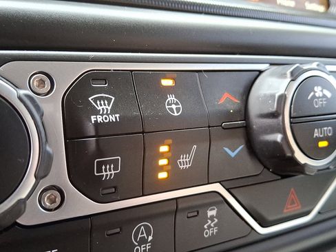 Used 2021 Jeep Wrangler Unlimited Sahara image 26