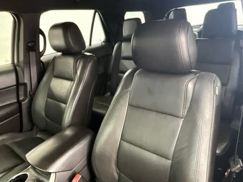 Used 2015 Ford Explorer XLT w/ Equipment Group 202A AWD/4WD image 5