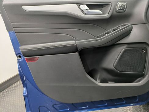 Used 2023 Ford Escape Platinum w/ Premium Technology Package AWD/4WD image 9