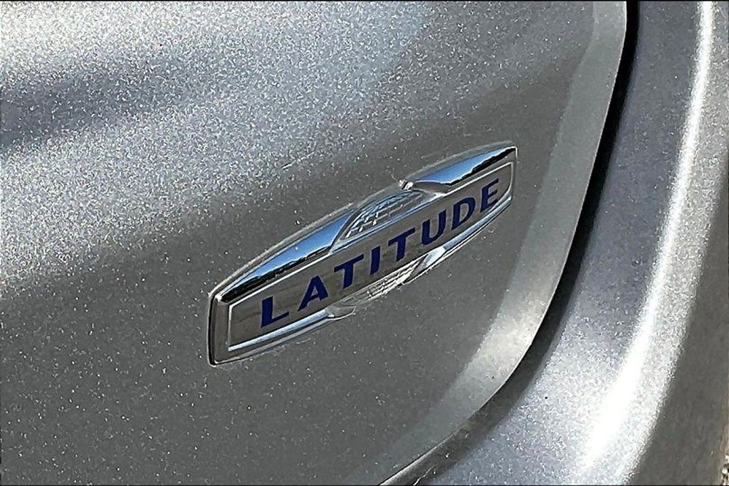 Used 2022 Jeep Compass Latitude FWD image 28