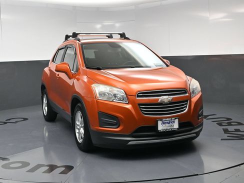 Used 2015 Chevrolet Trax LT w/ LT Sun and Sound Package FWD image 3