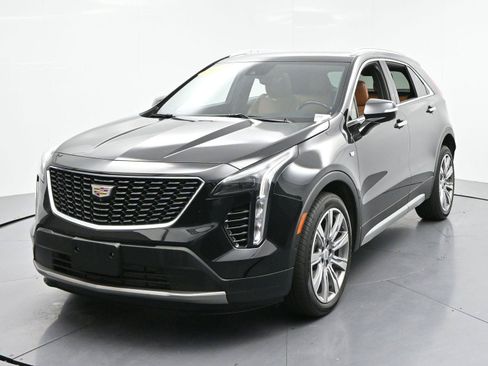 Certified 2022 Cadillac XT4 Premium Luxury w/ Enhanced Visibility Package AWD/4WD image 3