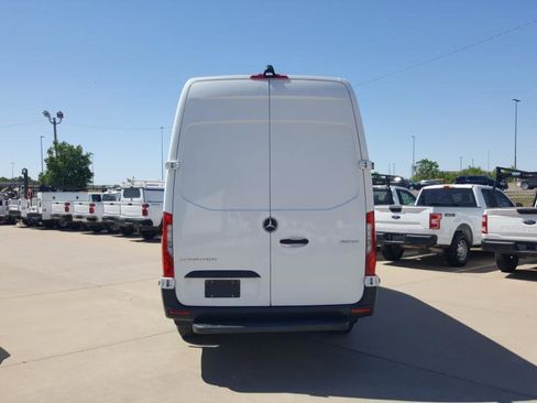 Used 2021 Mercedes-Benz Sprinter 2500 image 8