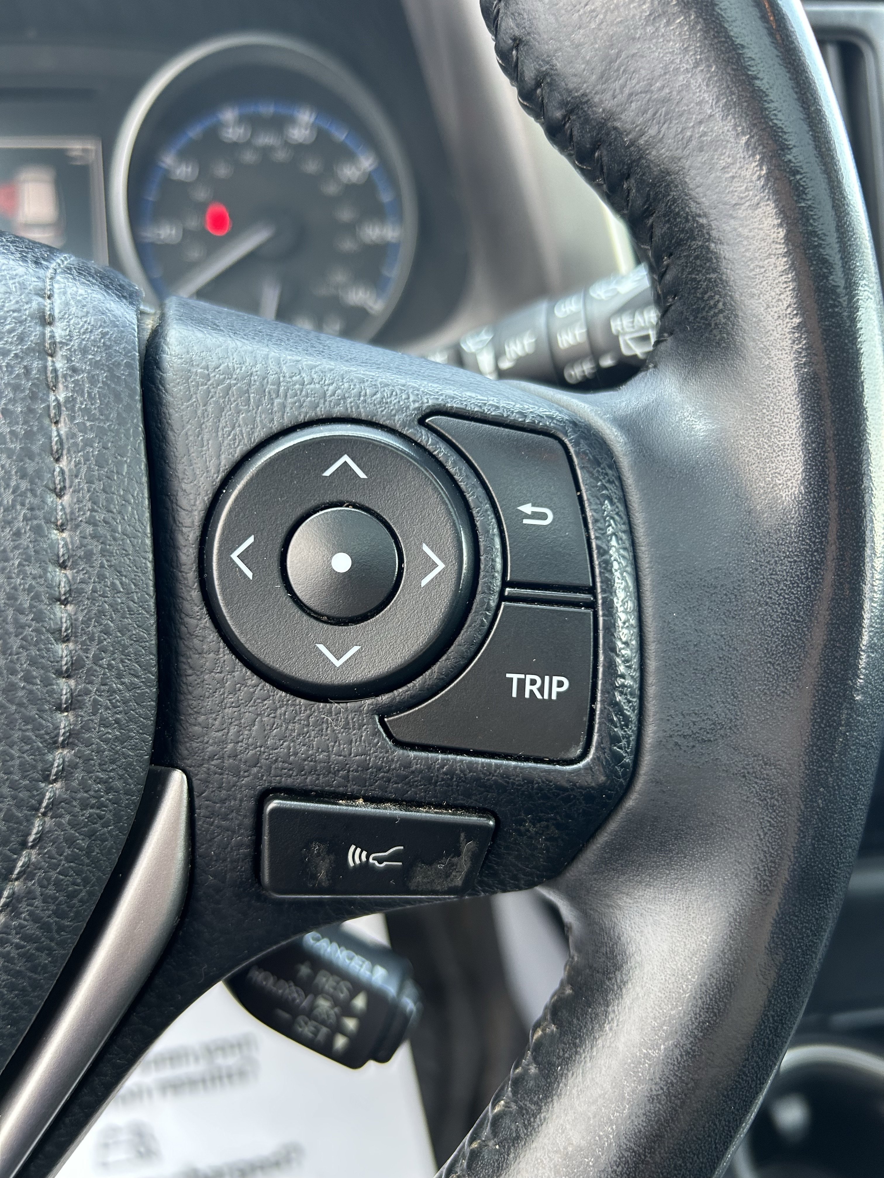 Used 2018 Toyota RAV4 XLE AWD/4WD image 24