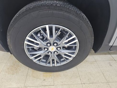 Used 2025 Chevrolet Traverse LT image 24