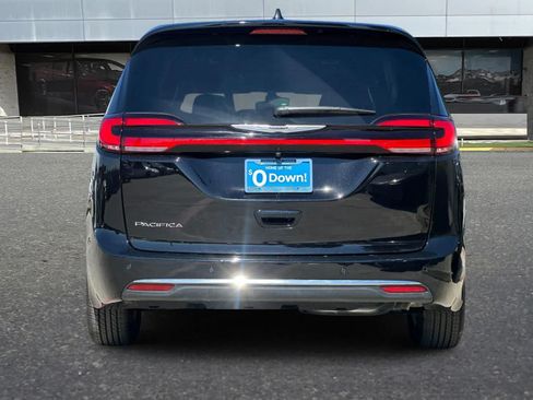 Used 2026 Chrysler Pacifica Select FWD image 8