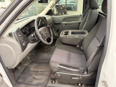 Used 2011 Chevrolet Silverado 1500 W/T RWD image 11