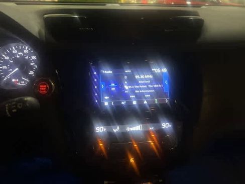 Used 2017 Nissan Rogue SV image 7