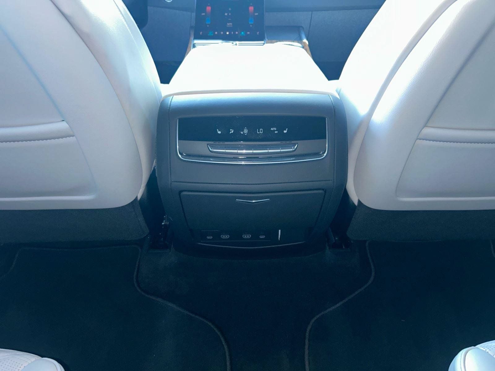 Certified 2025 Cadillac Escalade Sport Platinum w/ LPO, ONYX Package AWD/4WD image 20