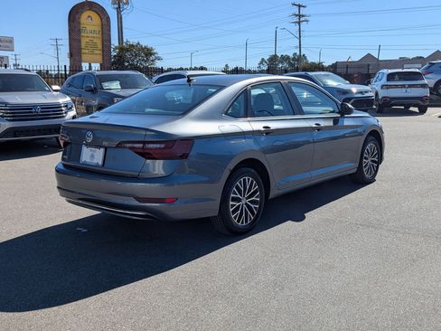 Used 2021 Volkswagen Jetta SE image 3