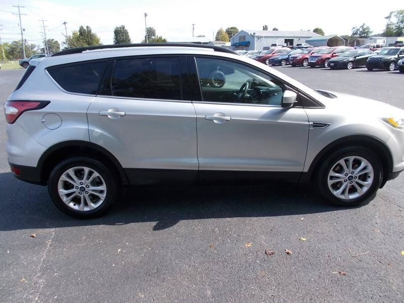 Used 2017 Ford Escape SE w/ Equipment Group 201A FWD image 12