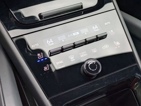 Certified 2025 Porsche Cayenne GTS AWD/4WD image 17