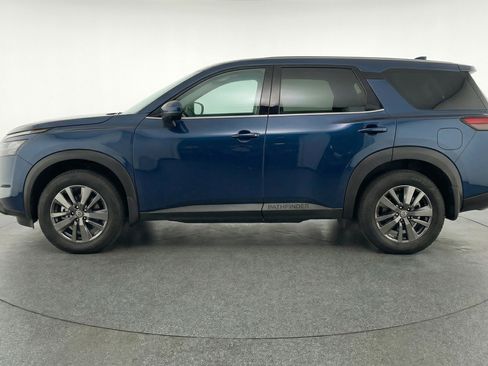 Used 2025 Nissan Pathfinder SV FWD image 5