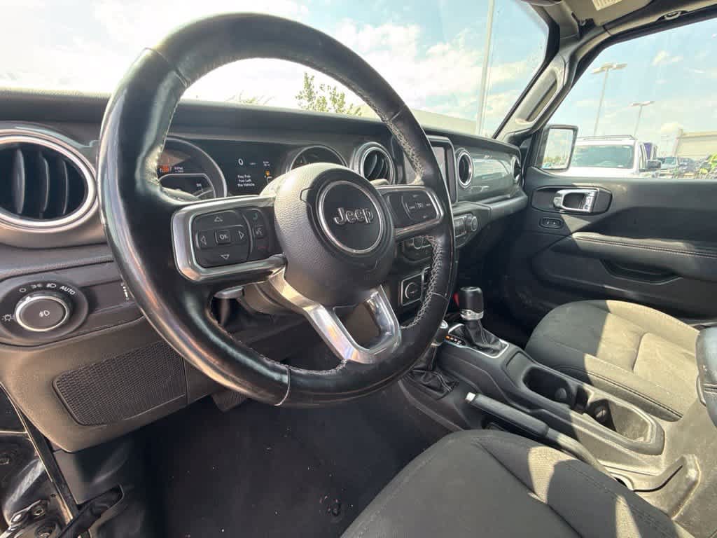 Used 2023 Jeep Wrangler Unlimited Sahara w/ Cold Weather Group AWD/4WD image 17