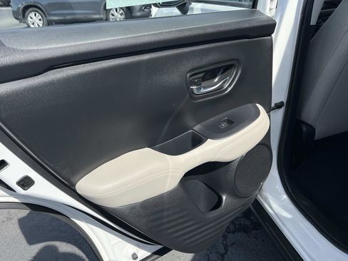 Used 2024 Honda HR-V LX image 19