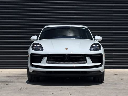 Certified 2026 Porsche Macan AWD/4WD image 10