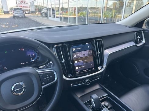 Certified 2024 Volvo S60 B5 Core image 25