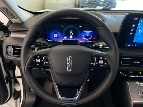 New 2026 Lincoln Aviator AWD w/ Jet Appearance Package image 18