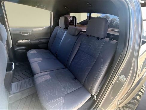 Used 2017 Toyota Tacoma TRD Off-Road image 22