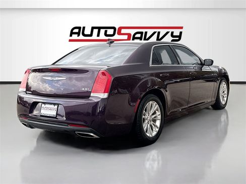Used 2021 Chrysler 300 Touring w/ Driver Convenience Group image 7