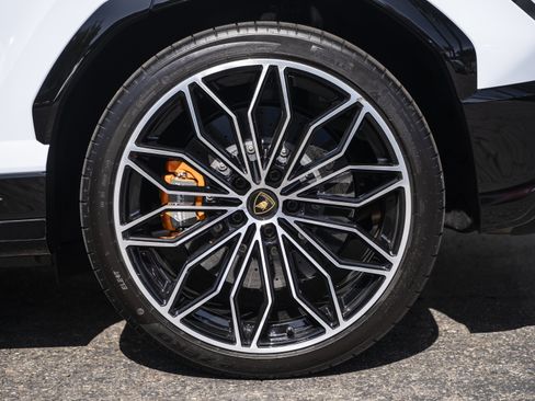 Used 2025 Lamborghini Urus SE AWD/4WD image 21