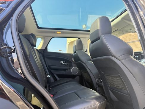 Used 2018 Land Rover Range Rover Evoque SE image 17