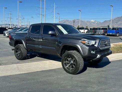 Used 2019 Toyota Tacoma TRD Sport AWD/4WD image 28