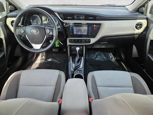 Used 2018 Toyota Corolla LE image 16