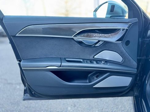 Used 2022 Audi S8 image 12