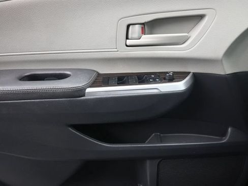 Used 2021 Toyota Sienna LE FWD image 25