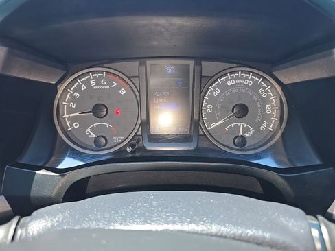 Used 2020 Toyota Tacoma TRD Off-Road w/ Technology Package AWD/4WD image 18