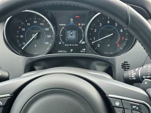 Used 2017 Jaguar F-PACE Prestige image 33