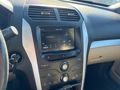 Used 2014 Ford Explorer XLT w/ Equipment Group 202A image 3
