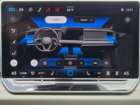 New 2026 Volkswagen Tiguan SE FWD image 18