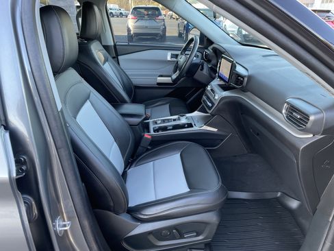 Used 2023 Ford Explorer XLT w/ Equipment Group 202A image 35