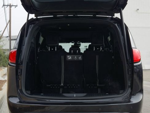 Used 2020 Chrysler Pacifica Limited w/ Advanced Safetytec Group image 23