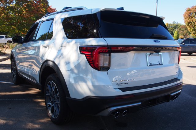 Certified 2025 Ford Explorer Platinum w/ Ultimate Package AWD/4WD image 5