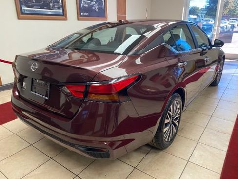 Used 2025 Nissan Altima 2.5 SV FWD image 4