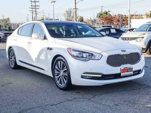 Used 2017 Kia K900 Luxury image 3