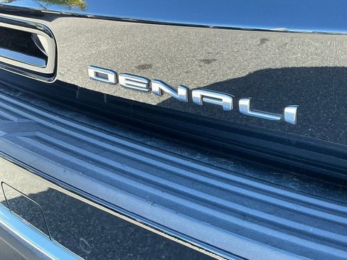 Used 2021 GMC Yukon Denali w/ Denali Premium Package image 18